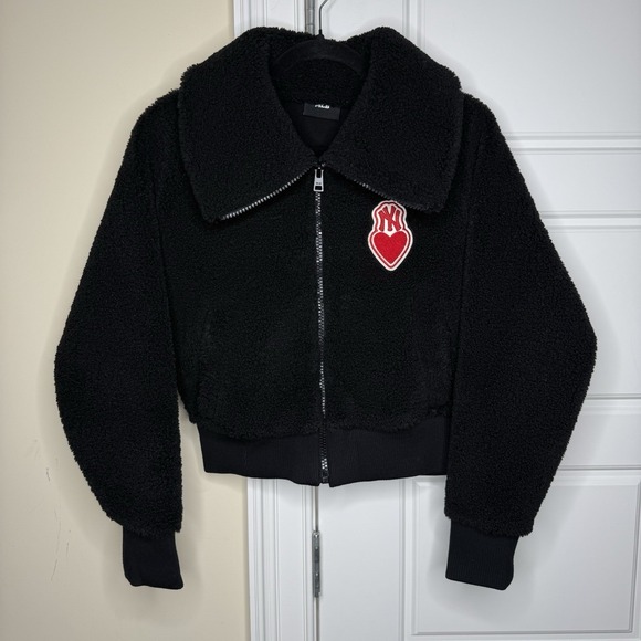 MLB Yankees Fleece Heart Jacket Women's Small Black Zip Cropped Korea Exclusive - Picture 1 of 9